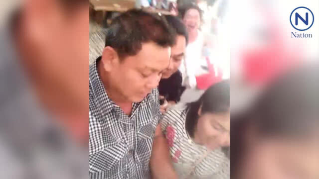 (คลิป) เฮงปนเศร้า!! พ่อตาจัดงานศพลูกเขยแต่ถูกรางวัลที่ 1 รวม 18 ล้าน