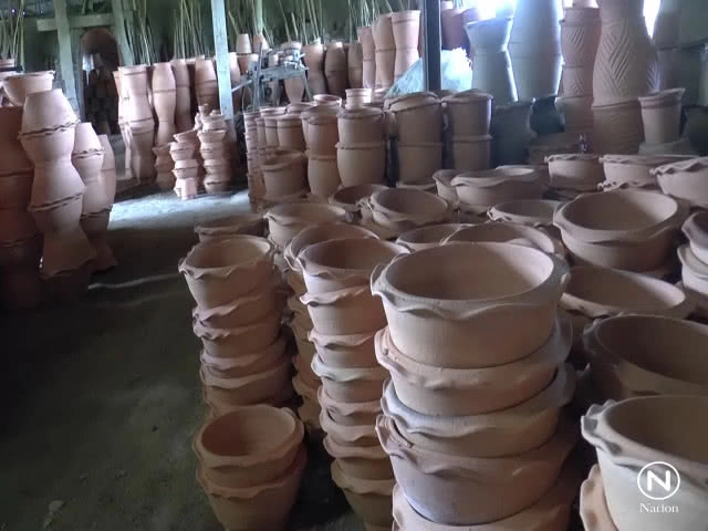 ปั้นหม้อดินด้วยมือสร้างรายได้ หนึ่งเดียวของพะเยา