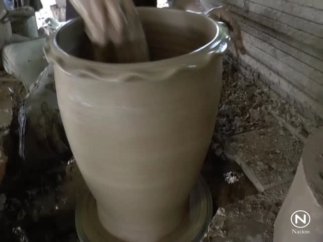 ปั้นหม้อดินด้วยมือสร้างรายได้ หนึ่งเดียวของพะเยา