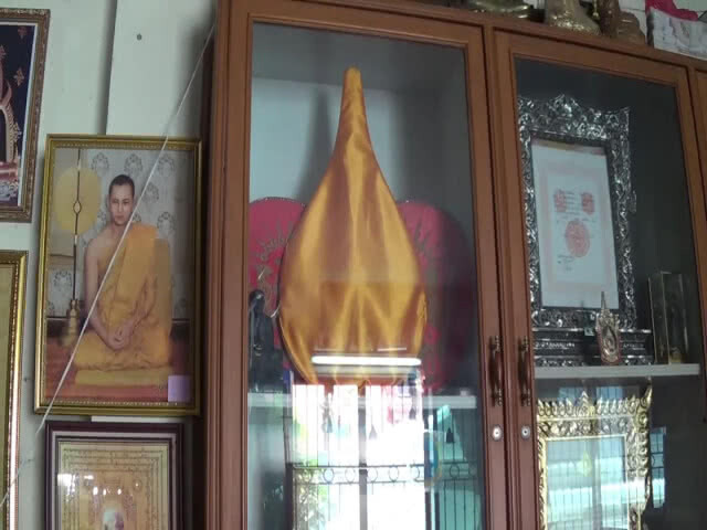 ทึ่งเจ้าอาวาสวัดโพธารามสะสมตาลปัตรพัดยศมากกว่า 1 พันอัน