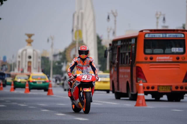 ตำรวจเผย ภาพของ "มาร์ค มาเควส" ถูกจับเป็นเพียงการถ่ายโฆษณา