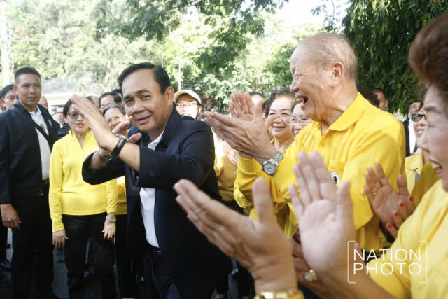"บิ๊กตู่" คึก! คว้า "คอนเวิร์ส" ออกกำลัง "สวนลุมฯ" ออกลีลาวาดลวดลาย "รำไทเก็ก"