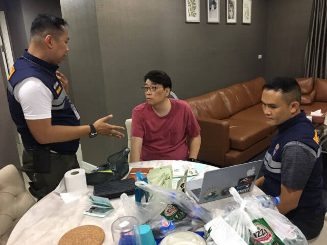 "บิ๊กโจ๊ก" แถลงรวบหนุ่มเกาหลีใต้ หนีฉ้อโกง 7 คดีมูลค่าความเสียหายกว่า 190 ล้านวอน