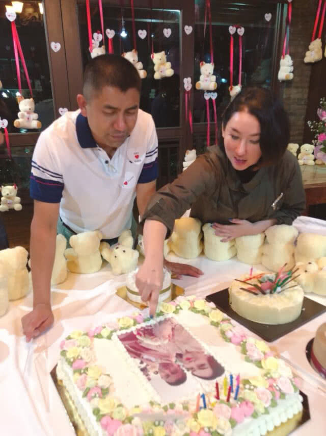 "บิ๊กโจ๊ก" เผยโมเมนต์หวานอวยพรวันเกิดภรรยาพร้อมเปิด"นิยามรัก"ทำชีวิตมีสุข