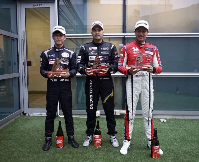 'สิงห์-แพลนบี' ขึ้นโพเดียมที่เซี่ยงไฮซิ่งมาราธอน เอสไอซี 888 กิโลเมตร