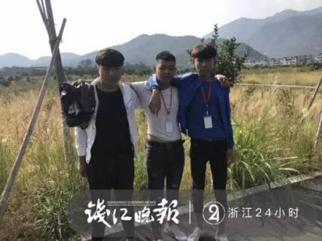กันไว้ดีกว่าแก้!!! สามหนุ่มจีนระวังมิจฉาชีพ ควักมือถืออัดคลิปก่อนช่วยคนแก่เป็นลมริมทาง