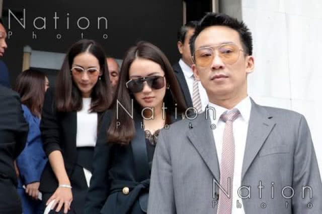 ศาลให้ประกัน "โอ๊ค" 1 ล้าน ห้ามออกนอกประเทศ