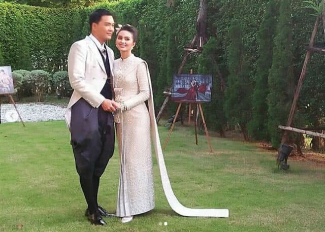(ภาพชุด) สุดชื่นมื่น!!! "เคลลี่" ควง "นาย" แต่งงานสุดเรียบง่าย