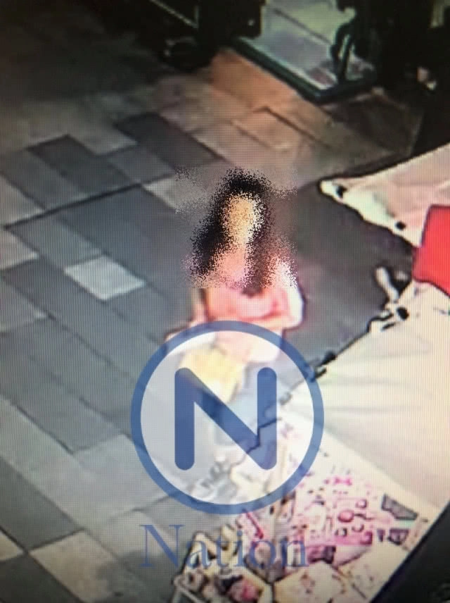 รวบเสือสาว ตีสนิทเหยื่อฉกกระเป๋าตอนเผลอรูดซื้อของแพง