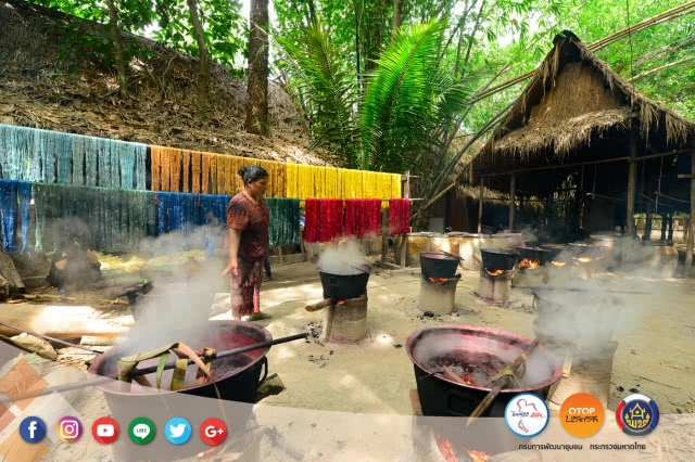 กี่พันตะกอ ทอไหมทองที่ท่าสว่าง | บ้านท่าสว่าง จ.สุรินทร์