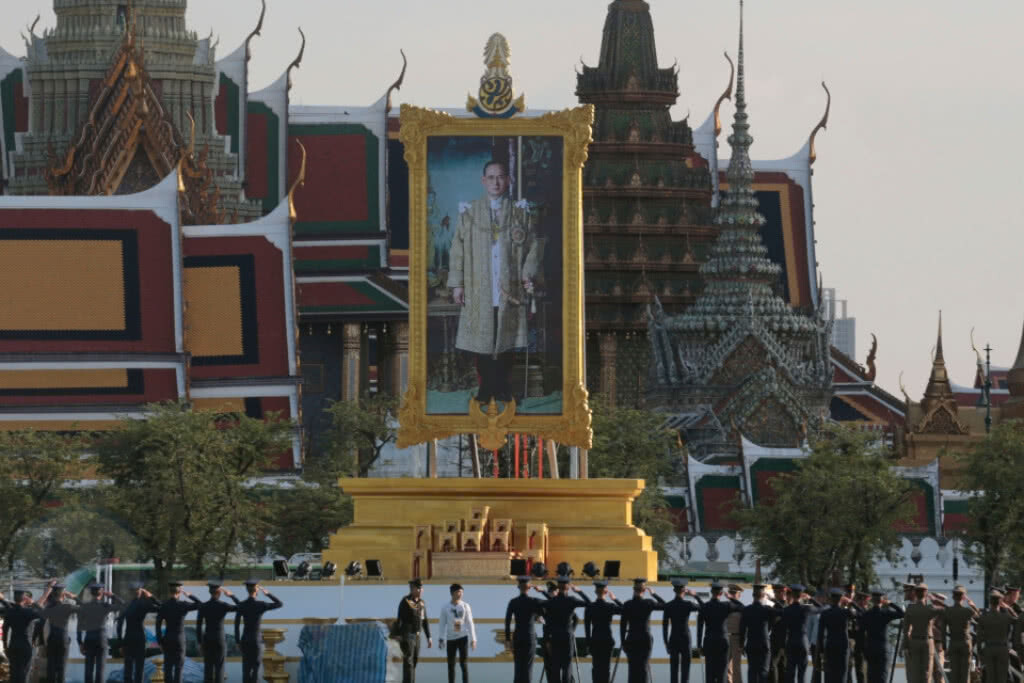เจ้าหน้าที่เตรียมจัดพิธีเนื่องในวันคล้ายวันสวรรคต ในหลวง รัชกาลที่ ๙ ณ ท้องสนามหลวง เจ้าหน้าที่เตรียมจัดพิธีเนื่องในวันคล้ายวันสวรรคต ในหลวง รัชกาลที่ ๙ ณ ท้องสนามหลวง