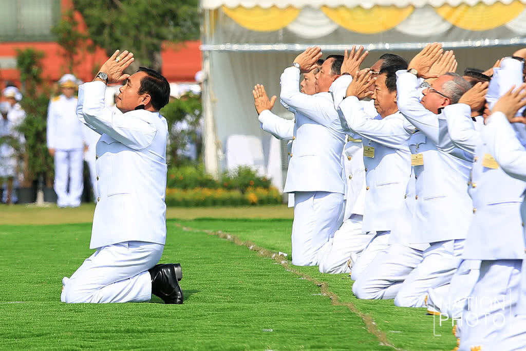 "นายกฯ" นำ "ครม." วางพวงมาลา พร้อม ถวายบังคม เพื่อรำลึกในพระมหากรุณาธิคุณ "ในหลวง ร.9" "นายกฯ" นำ "ครม." วางพวงมาลา พร้อม ถวายบังคม เพื่อรำลึกในพระมหากรุณาธิคุณ "ในหลวง ร.9"