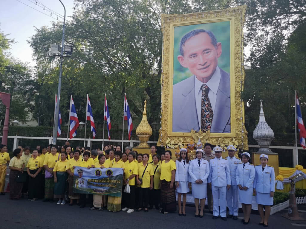 ชาวหัวหินรวมพลังสามัคคี รำลึก การสวรรคต ร.๙