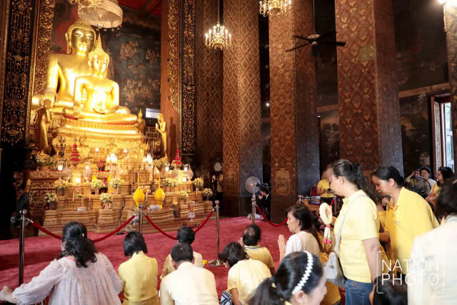 สมเด็จพระวันรัต เจ้าอาวาสวัดบวร ประธานพิธีทำบุญตักบาตร ถวายพระราชกุศล ในหลวง ร.9