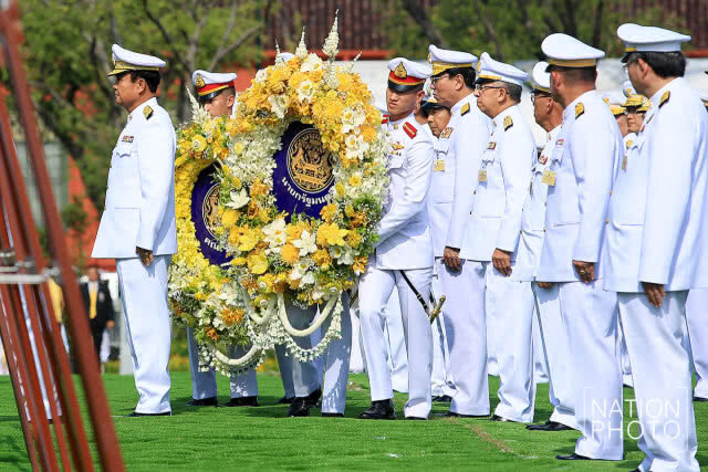 "นายกฯ" นำ "ครม." วางพวงมาลา พร้อม ถวายบังคม เพื่อรำลึกในพระมหากรุณาธิคุณ "ในหลวง ร.9"