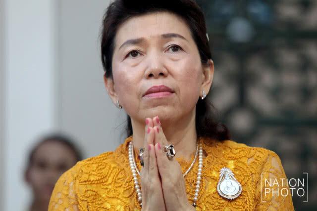 สมเด็จพระวันรัต เจ้าอาวาสวัดบวร ประธานพิธีทำบุญตักบาตร ถวายพระราชกุศล ในหลวง ร.9