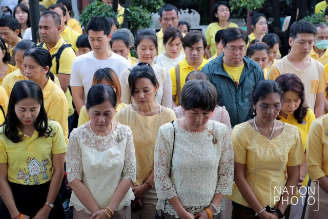 สมเด็จพระวันรัต เจ้าอาวาสวัดบวร ประธานพิธีทำบุญตักบาตร ถวายพระราชกุศล ในหลวง ร.9