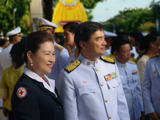 ชาวหัวหินรวมพลังสามัคคี รำลึก การสวรรคต ร.๙