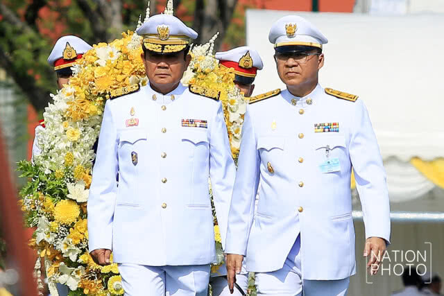 "นายกฯ" นำ "ครม." วางพวงมาลา พร้อม ถวายบังคม เพื่อรำลึกในพระมหากรุณาธิคุณ "ในหลวง ร.9"