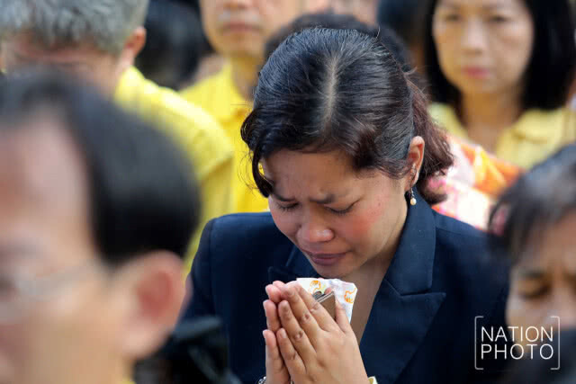 สมเด็จพระวันรัต เจ้าอาวาสวัดบวร ประธานพิธีทำบุญตักบาตร ถวายพระราชกุศล ในหลวง ร.9