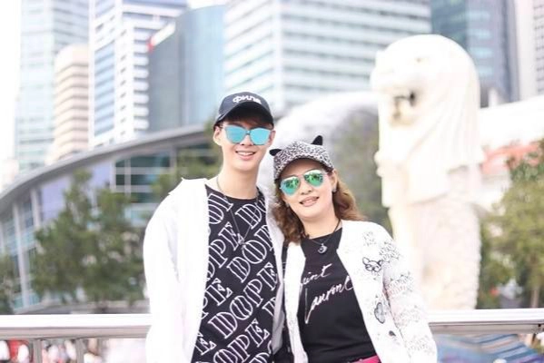 คุณแม่ "เซ้นต์" ปรี๊ดแตก!!! ซัดคนปล่อยข่าวลือครอบครัวตกต่ำ จนลูกชายต้องขายตัว 