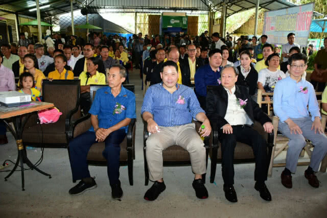 3 รมต. บุกตลาดน้ำระดมสมองฟังปัญหา ปชช. "สนธิรัตน์" ยันมาในนามพรรค #พลังประชารัฐ ไร้หัวโขน รมต.