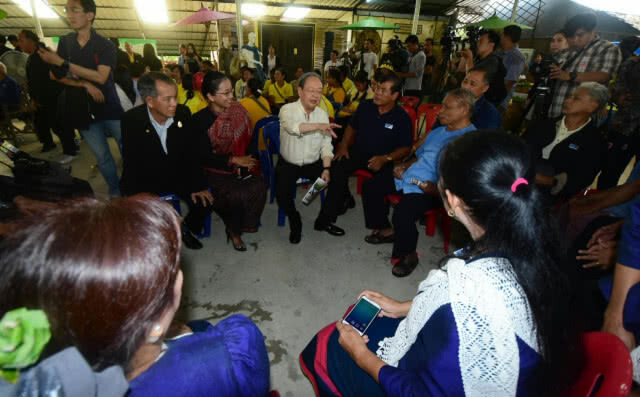 3 รมต. บุกตลาดน้ำระดมสมองฟังปัญหา ปชช. "สนธิรัตน์" ยันมาในนามพรรค #พลังประชารัฐ ไร้หัวโขน รมต.