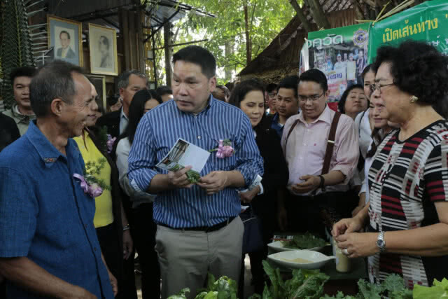 3 รมต. บุกตลาดน้ำระดมสมองฟังปัญหา ปชช. "สนธิรัตน์" ยันมาในนามพรรค #พลังประชารัฐ ไร้หัวโขน รมต.