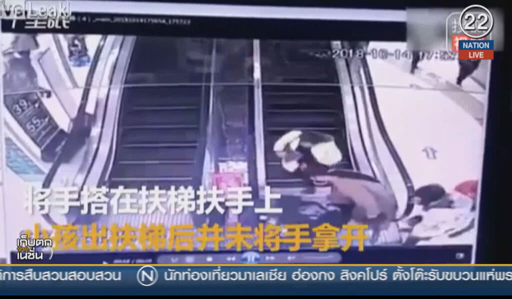 (คลิปข่าว) เด็กหญิงจีนมือติดบันไดเลื่อน (คลิปข่าว) เด็กหญิงจีนมือติดบันไดเลื่อน