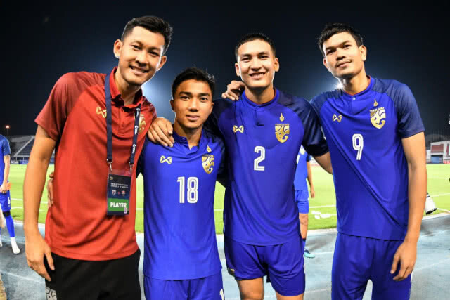 "ชนาธิป"โชว์ร้องเพลง-เล่นกีตาร์เพลงเศร้า