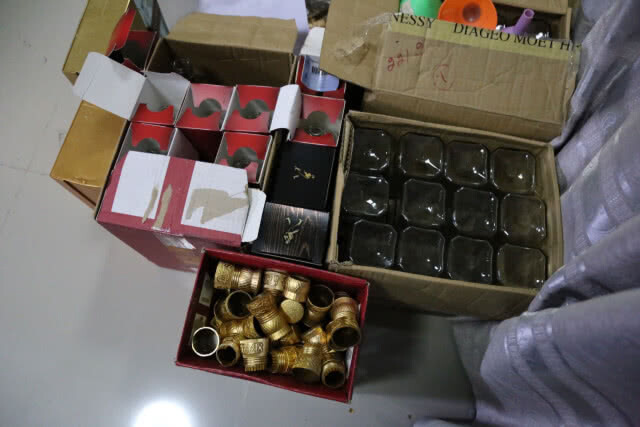 บุกจับ! สุราหนีภาษี ของกลางอื้อ