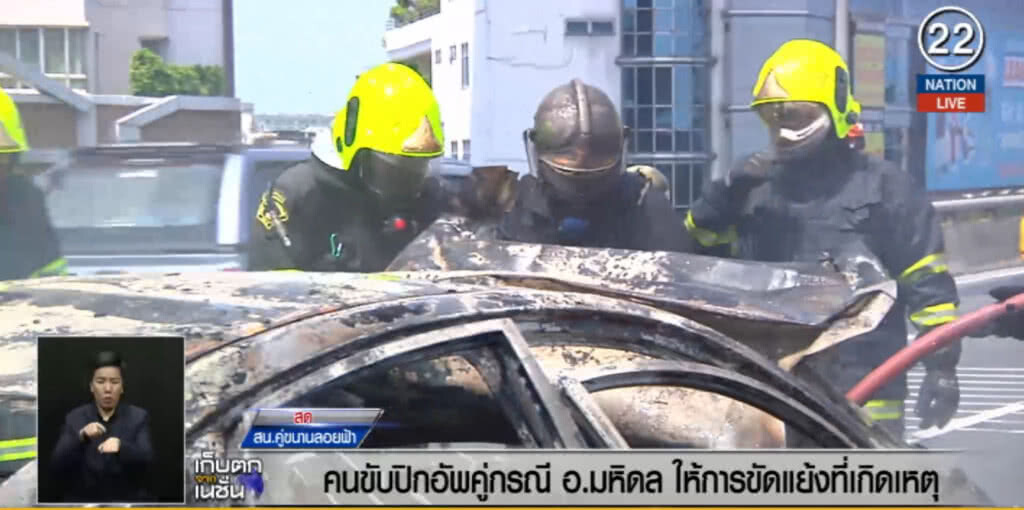 (คลิปข่าว) คนขับปิกอัพคู่กรณี อ.มหิดล ให้การขัดแย้ง (คลิปข่าว) คนขับปิกอัพคู่กรณี อ.มหิดล ให้การขัดแย้ง