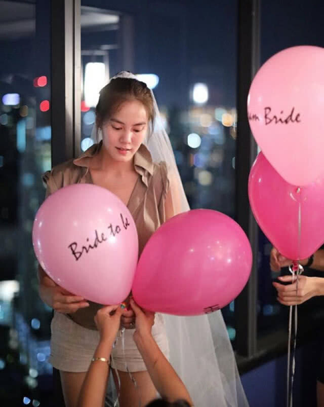 "เจนี่-มิกกี้" ถือฤกษ์ดี 09.09 น. จดทะเบียนสมรส