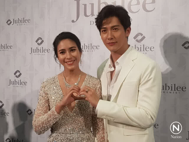 โมเมนต์หวาน! "พุฒ-จุ๋ย" เผยโฉมแหวนแต่งงานครั้งแรก