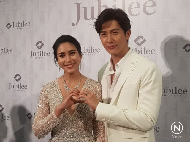 โมเมนต์หวาน! "พุฒ-จุ๋ย" เผยโฉมแหวนแต่งงานครั้งแรก