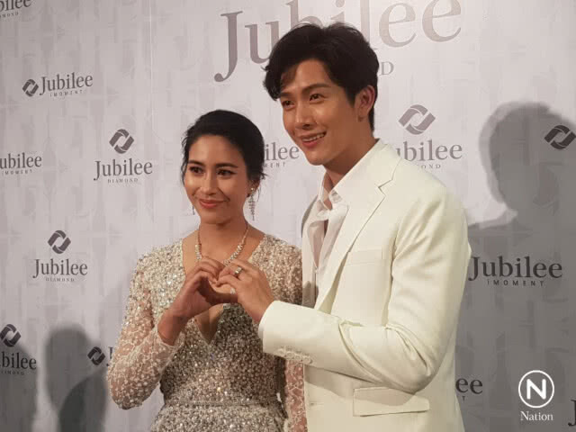 โมเมนต์หวาน! "พุฒ-จุ๋ย" เผยโฉมแหวนแต่งงานครั้งแรก