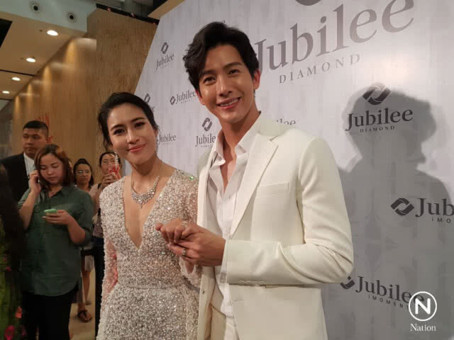 โมเมนต์หวาน! "พุฒ-จุ๋ย" เผยโฉมแหวนแต่งงานครั้งแรก