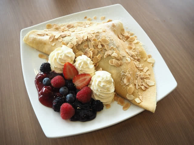 คาเฟ่ แคนทารี บางแสน  สถานที่เก๋ๆที่ต้องมาเช็คอิน