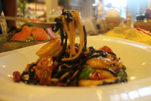 คาเฟ่ แคนทารี บางแสน  สถานที่เก๋ๆที่ต้องมาเช็คอิน