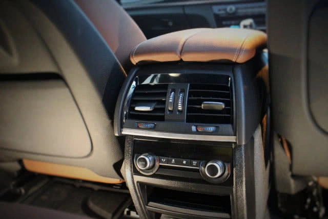 ไปไหนก็ได้กับ " bmw x5 xdrive40e m sport"  ขับสนุกสองระบบ