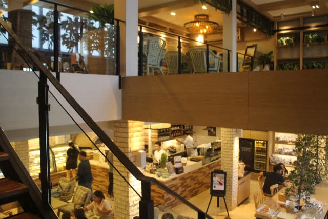 คาเฟ่ แคนทารี บางแสน  สถานที่เก๋ๆที่ต้องมาเช็คอิน