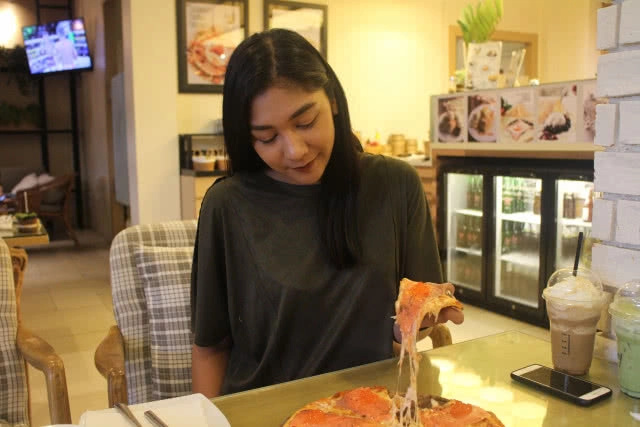 คาเฟ่ แคนทารี บางแสน  สถานที่เก๋ๆที่ต้องมาเช็คอิน