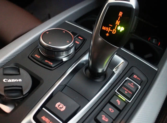 ไปไหนก็ได้กับ " bmw x5 xdrive40e m sport"  ขับสนุกสองระบบ