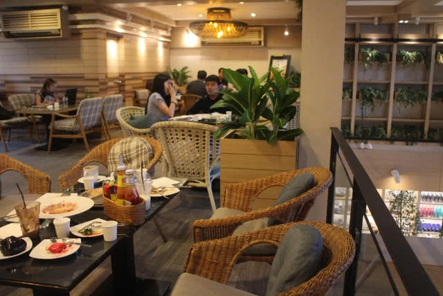 คาเฟ่ แคนทารี บางแสน  สถานที่เก๋ๆที่ต้องมาเช็คอิน