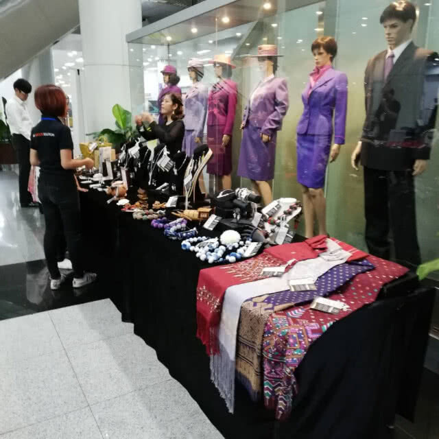 ฝ่ายบริการการบินไทย จัดงาน "Wonderful Gift From The Sky " สินค้า OTOP จากท้องถิ่นบินสู่ฟ้า!!