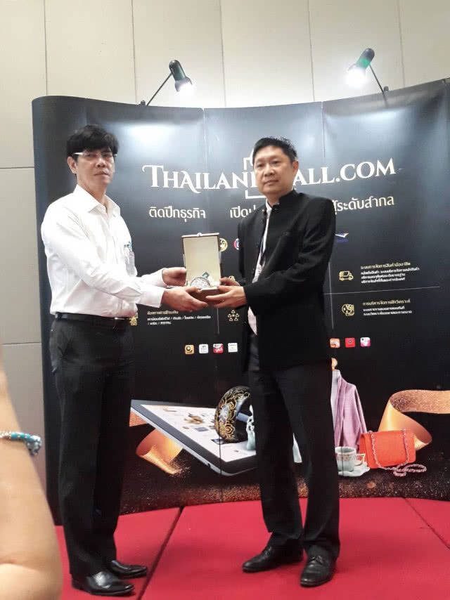 ฝ่ายบริการการบินไทย จัดงาน "Wonderful Gift From The Sky " สินค้า OTOP จากท้องถิ่นบินสู่ฟ้า!!