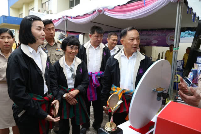 รมว. แรงงาน ลงพื้นที่ เร่งติดตามนโยบายคุ้มครองแรงงานนอกระบบ "มาตรา 40"