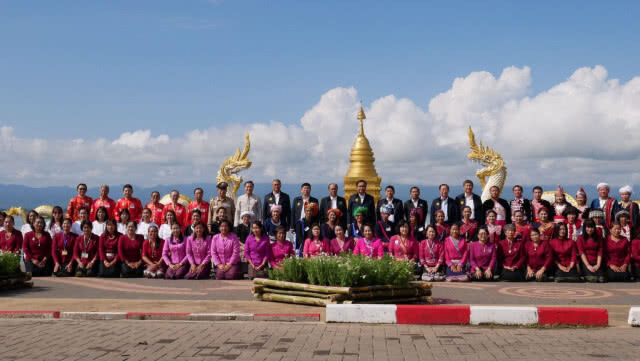 "นายกฯ"พา"ครม."ทัวร์"พะเยา"ไร้เงา"4รมต."ร่วมคณะ