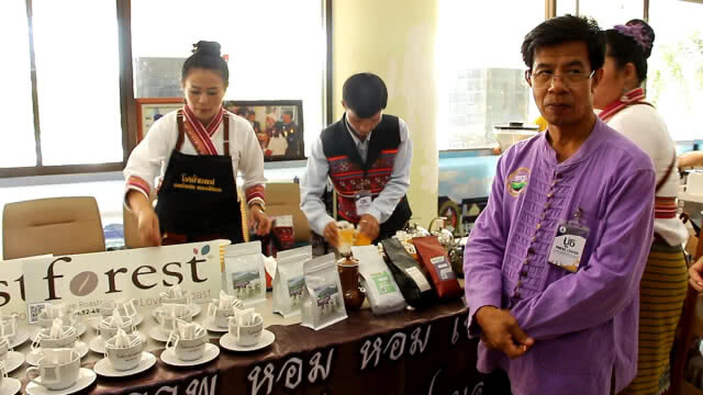 สีสัน ด้านหน้า presscenter ครม.สัญจร