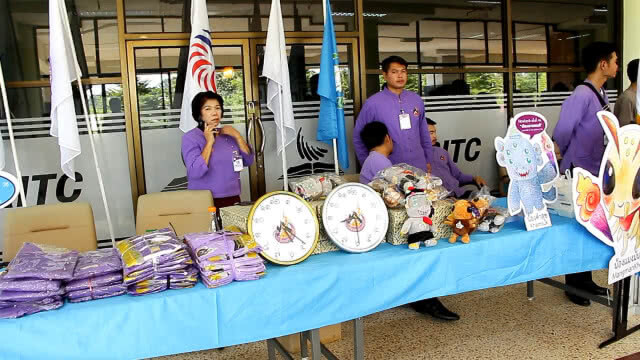 สีสัน ด้านหน้า presscenter ครม.สัญจร